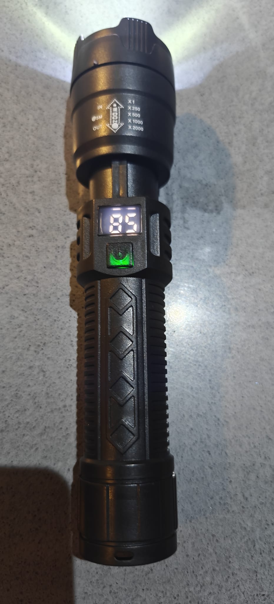 Linterna táctica LED Potente Batería ZOOM - Imagen 2